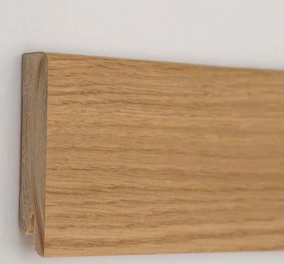 Плинтус деревянный Kluchuck Дуб натуральный (шпон) KLR80-01 (80x18x2400 мм)